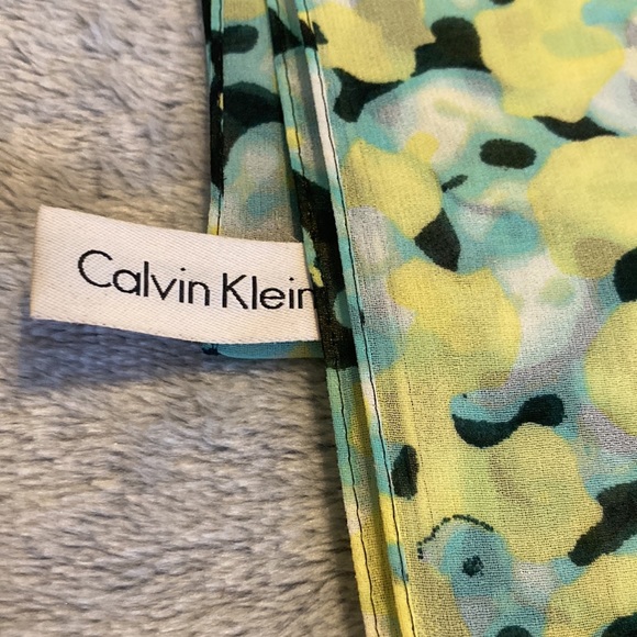 CALVIN KLEIN💫Sheer Printed Scarf 🧣 - Picture 2 of 5